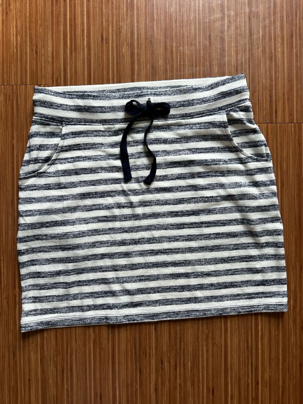 Market & Spruce Dark Navy and White Striped Women’s Skirt, New without tags